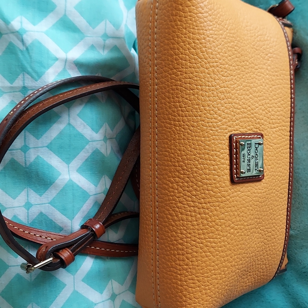Dooney & Bourke crossbody leather Pouchette - Picture 6 of 14